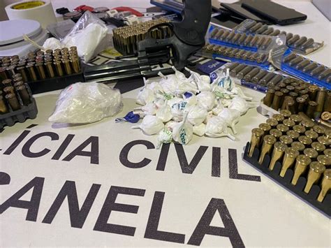 Canela Pol Cia Civil Prende Dois E Apreende Grande Quantidade De