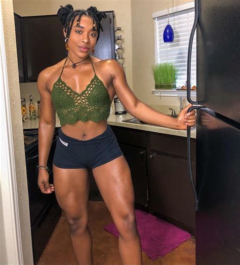8 Hot Sexy Kiara Phillips Bikini Pics