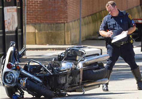 One hurt in two-vehicle crash involving police motorcycle in South Side | Pittsburgh Post-Gazette