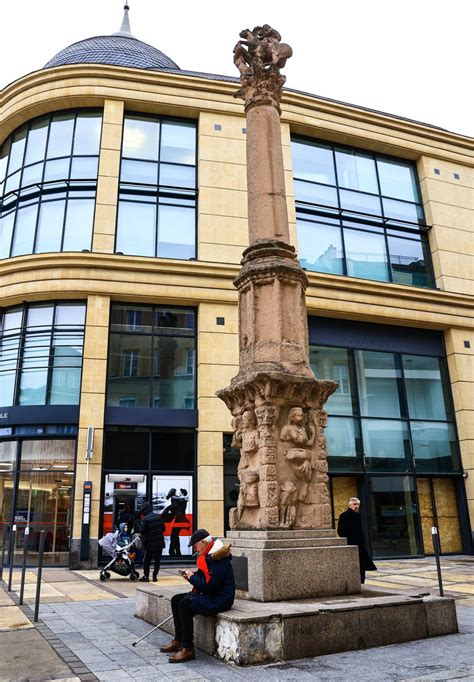 Metz Rue Serpenoise la colonne de Merten va être déplacée