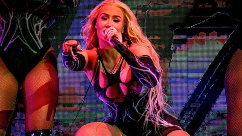 Iggy Azalea Provokes Saudi Arabia With Wardrobe Malfunction