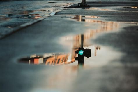 Premium Photo Selective Focus Shot Of A Traffic Light Reflected On A