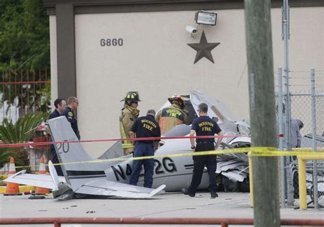 Plane Crash Near Houston S Hobby Airport Kills 3