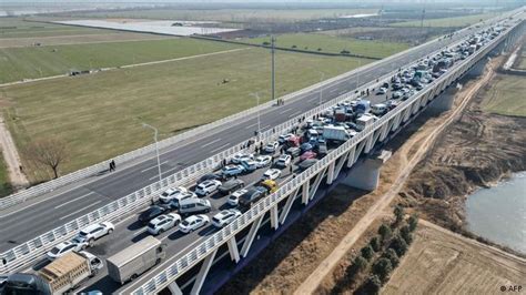 Niebla causa colisión en cadena de más de 200 coches en el centro de China