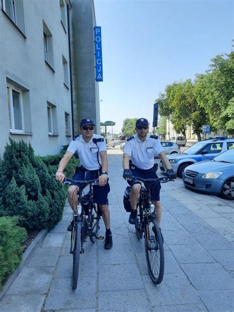 Ostrowieccy Policjanci Na Rowerach Aktualno Ci Kpp Ostrowiec