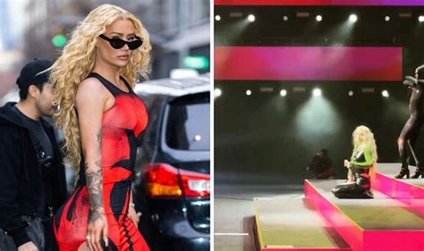 Iggy Azaleas Wardrobe Malfunction Left Her Unable To Finish Saudi