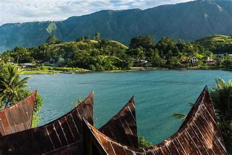 Berwisata Ke Danau Toba Naik DAMRI Ini Rute Dan Tarifnya