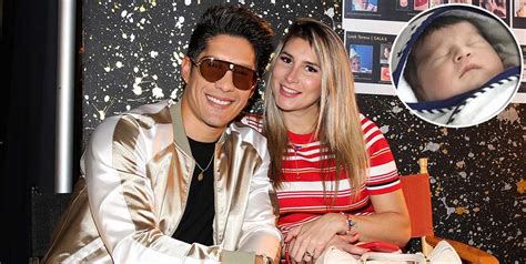 Chyno Miranda Y Natasha Araos Reciben A Su Primer Hijo