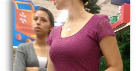 El Templo de Onán Una hermosa MILF en compras navideñas