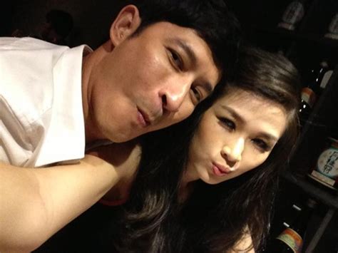 Huy Khánh khoe con gái đáng yêu với bikini