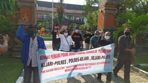 Warga Bungkulan Orasi Di Kejari Buleleng Pertanyakan Perkembangan