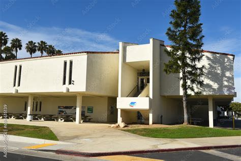 NEWPORT BEACH, CALIFORNIA - 17 DEC 2023: Sims Hall on the campus of ...