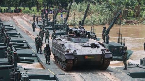 Jenderal Kostrad Ini Uji Kemampuan Ranpur Jembatan Amfibi Tni Ad