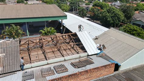 Telhado Da Escola Municipal 25 De Julho Passa Por Reforma O Presente