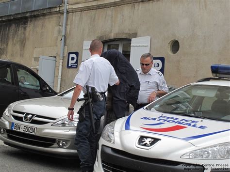 Centre Presse Meurtre Ch Tellerault Le Suspect Vient D Tre D F R