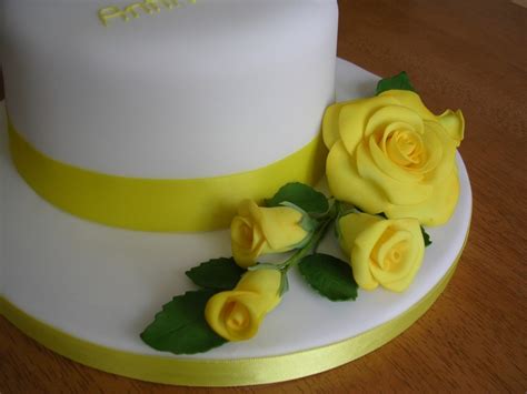 Yellow Roses Anniversary Cake