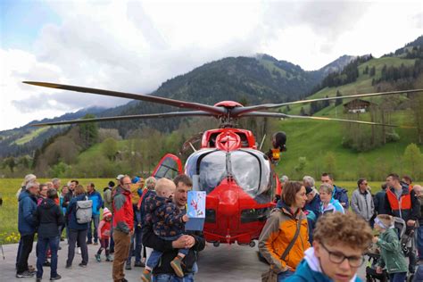 Swiss Helicopter Day 2600 Besucher In Zweisimmen Sky News