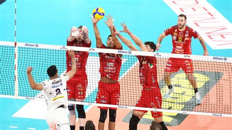 Volley La Lube Torna Sulla Terra Milano Impatta La Serie Sull 1 1