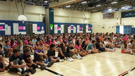 Link Crew Helps High School Freshmen Get Oriented At West Hartford S Hall High School We Ha