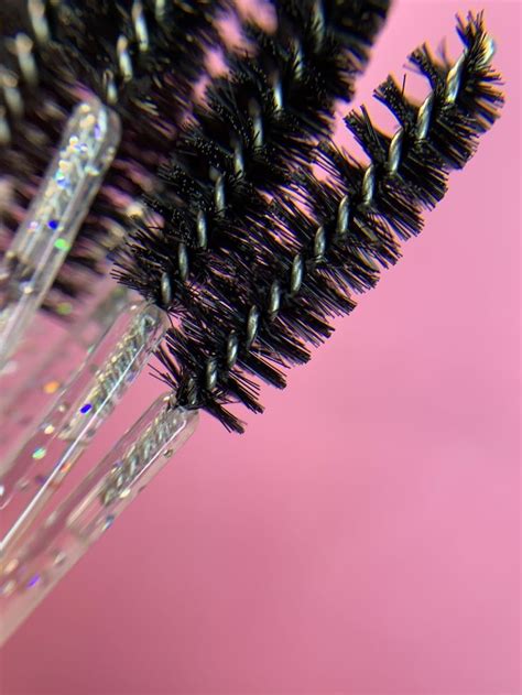 Щеточки для наращенных ресниц в 2022 г | Ресницы, Брови, Инстаграм ...