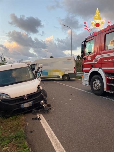 Incidente Stradale Sulla Ss A Gizzeria Quattro Mezzi Coinvolti E Un