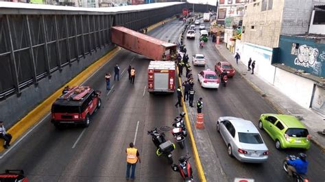 Tr Iler Vuelca Y Choca Contra Muro De L Nea Del Metro El Financiero