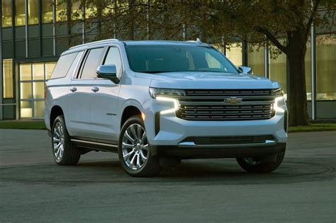 2022 Chevrolet Suburban Pictures - 160 Photos | Edmunds