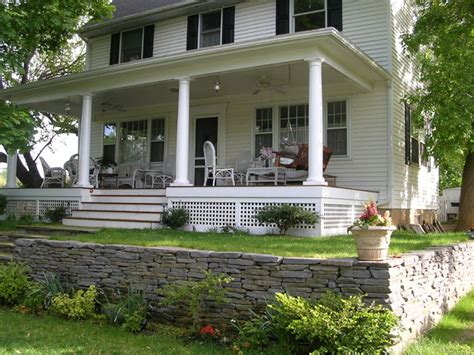 Farmhouse porch - Handmade Houses with Noah Bradley