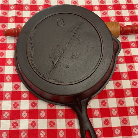 Antique Cast Iron Single Spout Skillet Gate Mark Heat Ring Fancy