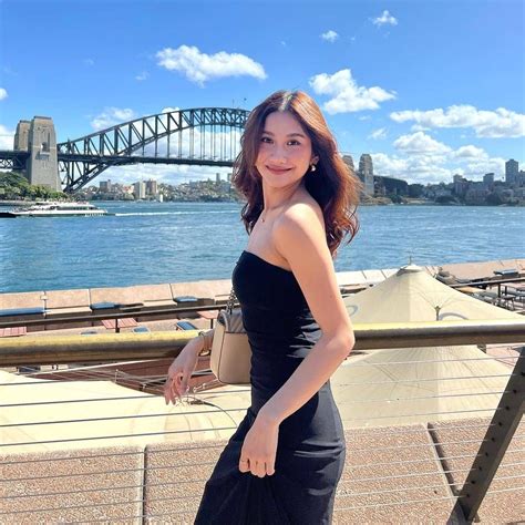 sheena bini icon ʚ ᗢ ﾟ Pretty brunette Insta photo ideas Pretty