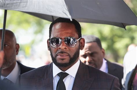 R Kelly Arrested On Federal Sex Trafficking Charges Where Is The Buzz Breaking News