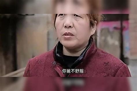 爆笑：父亲生病，母亲与邻居借钱，如今被人找上门，儿媳做法深得人心邻居儿媳母亲