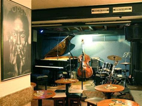 Hot Clube De Portugal Reabriu H Um Ano Tvi Not Cias