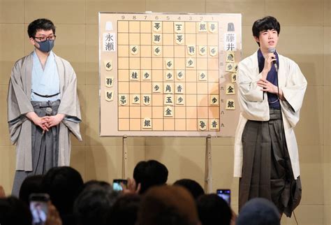 藤井聡太名人、永瀬拓矢王座に勝利 8冠制覇に王手 王座戦第3局 [写真特集1 5] 毎日新聞