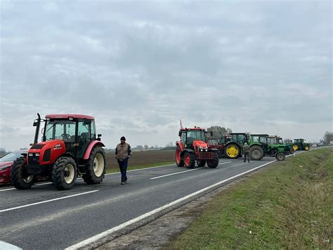 FOTO Seljaci I Dalje Na Cesti Prosvjeduju Protiv Odluka Vlade Meni