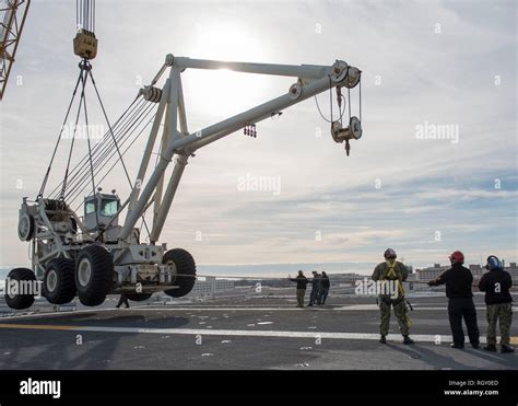 Tilly Crash Crane Hi Res Stock Photography And Images Alamy