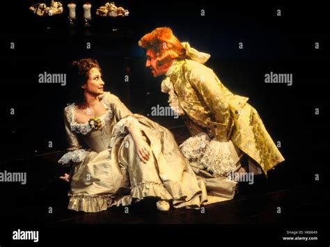 Simon callow amadeus hi-res stock photography and images - Alamy