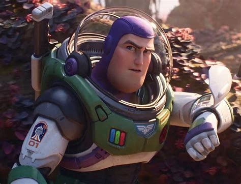 Chris Evans dénonce les pays qui ont interdit Buzz lÉclair à cause dun baiser gay ipnoze