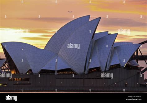 Iconic Sydney Harbour Australia Opera House Building Exterior Dramatic Jorn Utzon Roof