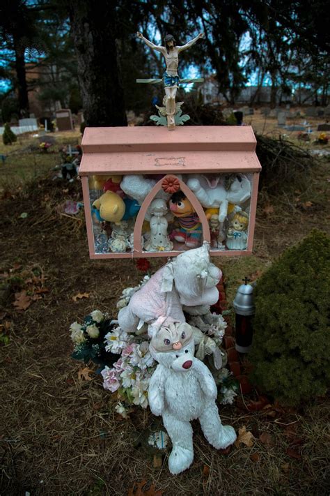 Oakland Cemetery, Cranston, RI has some interesting memorials [1365 x