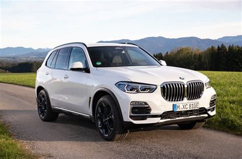 12 Safest Luxury Midsize SUVs | U.S. News