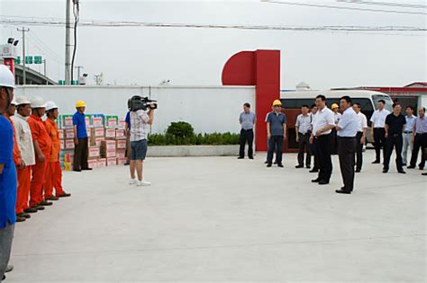 象山县领导视察慰问宏润上海地铁17号线7标项目部 公司新闻 宏润建设集团股份有限公司