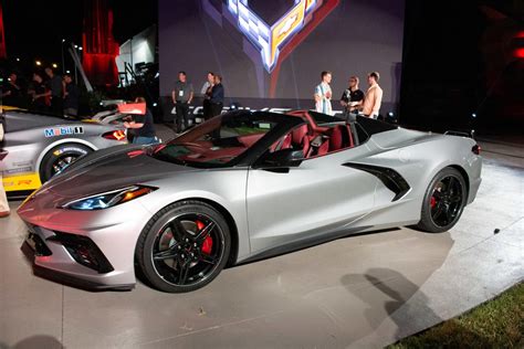 2020 Chevy Corvette convertible rocks a hardtop for the first time - CNET