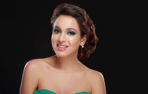 Wallpaper Girl Hot Sexy Eyes Smile Beautiful Figure Model Images For Desktop Section