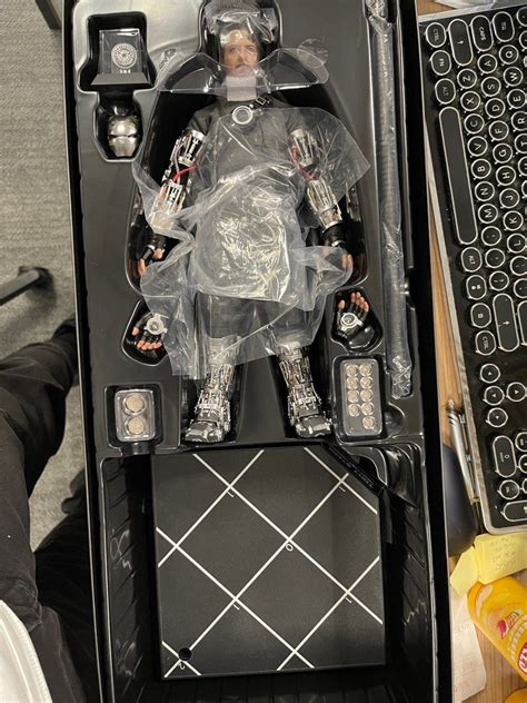 Hot toys MMS Iron Man Tony Stark Mech Test Deluxe Version 興趣及遊戲 玩具 遊戲類 Carousell