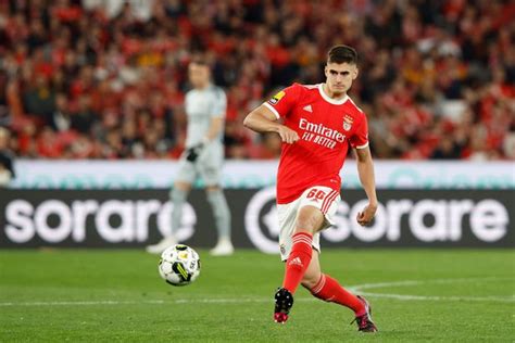 Man Utd And Liverpool Respond Differently To Benfica Making Same