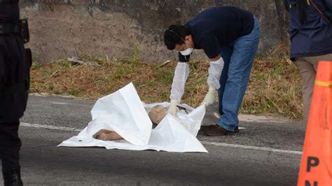 Cadáver de mujer encontrada en la autopista a Comalapa sin reconocer