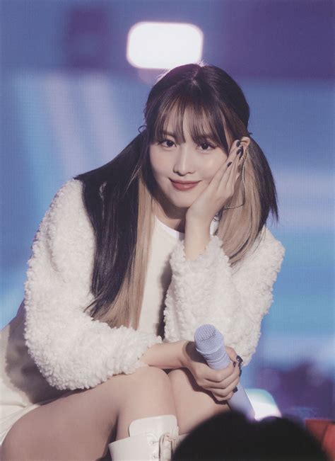 On Twitter Rt Oncetwicebrasil Scans Da Momo No Photobook Do Dvd Da