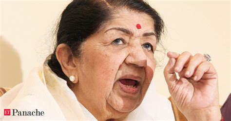 Veteran Singer Lata Mangeshkar Donates Rs 7 Lakh To Maharashtra Cm