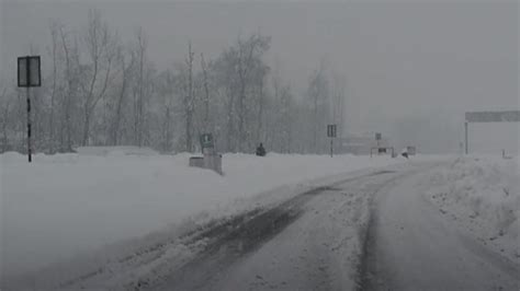 Heavy Snowfall Hits Vehicular Traffic In Jandk